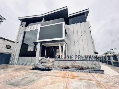 Dluxe Premium Hotel
