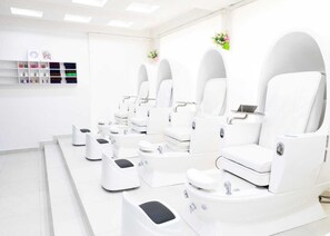 Couples treatment rooms, Turkish bath, body treatments, hydrotherapy - Dluxe Premium Hotel (Port Harcourt)