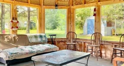 Lakeside Cottage: Cozy 3BDR Near Charlottetown
