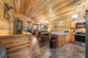 Fridge, microwave, oven, stovetop - Blue Mist, A cozy cabin near all the attractions! (Pigeon Forge)