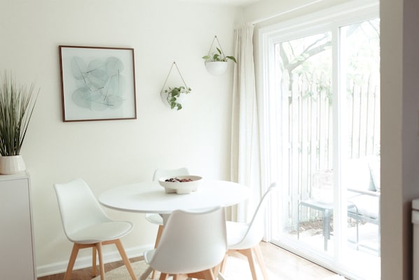 Dining - Beautiful & Bright Townhome (Westerville)