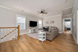 Unclassified image, 5 of 46, button