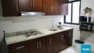 Apartamento básico | Cozinha privada | Geladeira, micro-ondas, cozinha com ilha