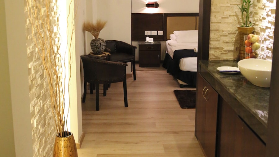 Shepherd Plaza Hotel