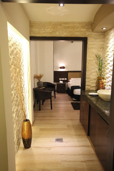 Shepherd Plaza Hotel