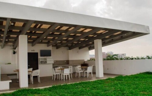 Studio apartment great location trendy area