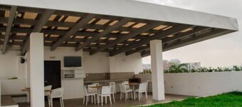 Studio apartment great location trendy area