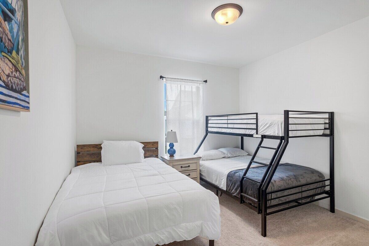3 slaapkamers, een strijkplank/strijkijzer, reisbedje, gratis wifi