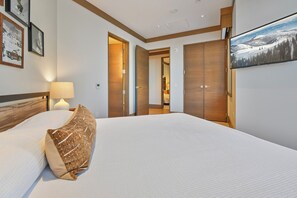 4 habitaciones, escritorio, tabla de planchar con plancha y wifi gratis