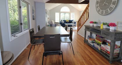 Quaint Ann Arbor Condo Minutes from Downton Ann Arbor. Walk to the big House!