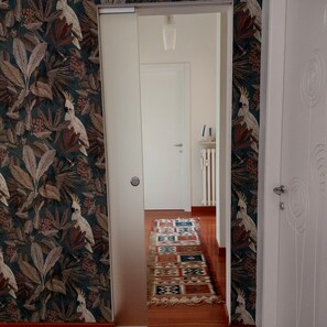 Kamer, 1 slaapkamer, balkon, uitzicht op tuin | Interieur