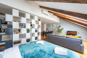 Deluxe Apartment | Living area