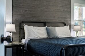 Casa geminada, várias camas, varanda, vista para o jardim (Memory Maker at Regal Palms Resort) | 4 quartos, individualmente decorados, individualmente mobiliados