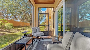 Townhouse, Beberapa Tempat Tidur, patio, pemandangan kebun (Memory Maker at Regal Palms Resort) | Area keluarga | Televisi layar datar 42-inci dengan saluran TV digital