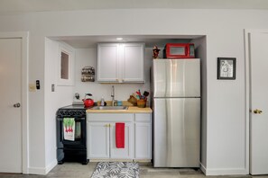 Fridge, microwave, stovetop, coffee/tea maker - Hot Tub & Grill: Pet-Friendly Apt, Walk to Midtown (Reno)