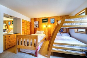 2 Schlafzimmer, Schreibtisch, Bügeleisen/Bügelbrett, WLAN