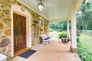 Terrace/patio - Monticello Wine Trail Cottage - Close to Hiking! (Afton)