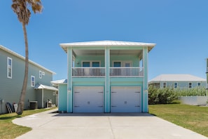 Exterior - Pet Friendly Shared Pool Sleeps 14 (Port Aransas)