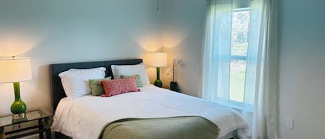 3 bedrooms, desk, iron/ironing board, free WiFi