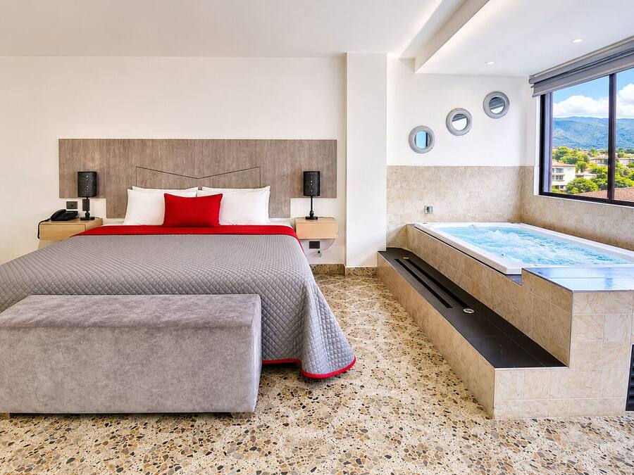 Deluxe Apartment, Hot Tub, City View | Private spa tub