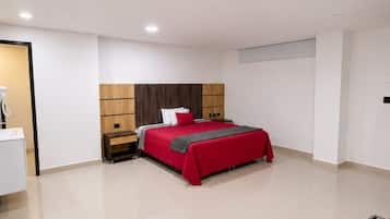 Double Room, 1 Queen Bed, Ensuite | Premium bedding, down comforters, minibar, laptop workspace
