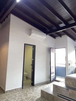 2 bedrooms, hypo-allergenic bedding, minibar, laptop workspace