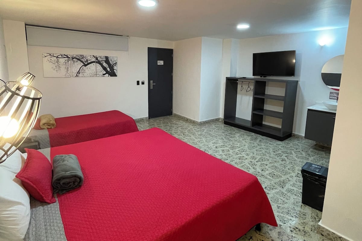 2 bedrooms, hypo-allergenic bedding, minibar, laptop workspace