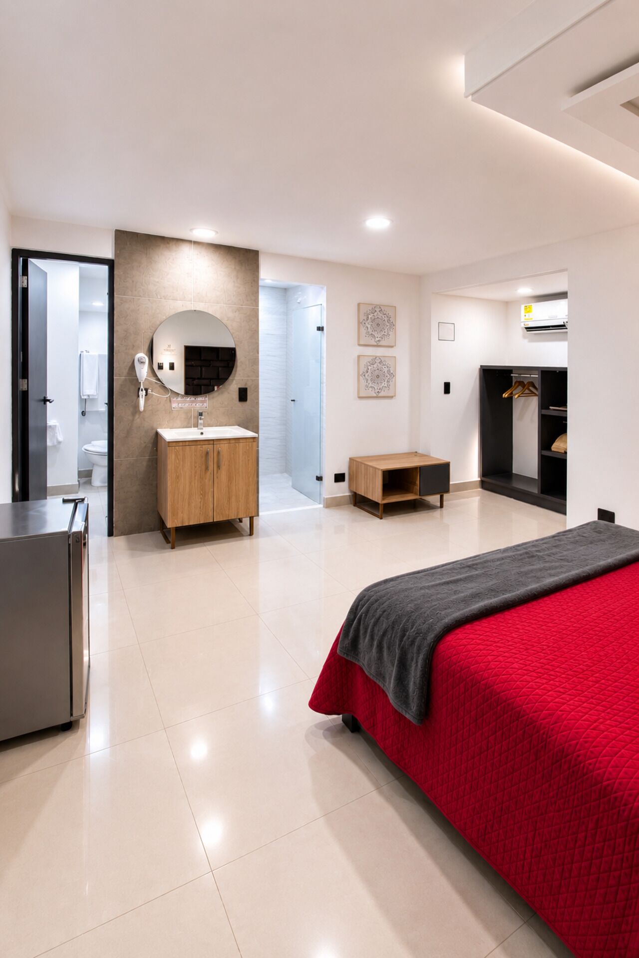 Habitación estándar, 1 cama doble, Servicio de limpieza | Ropa de cama de alta calidad, edredones de plumas, minibar