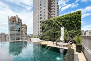 เบสิกสตูดิโอ | สระว่ายน้ำ | สระว่ายน้ำกลางแจ้ง