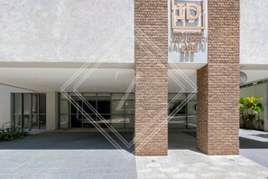 Basic Studio | Exterior detail