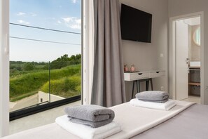 3 bedrooms, iron/ironing board, free WiFi, bed sheets - Villa Oasis with Pool (Grožnjan)