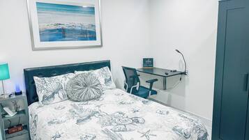 1 habitación, tabla de planchar con plancha, wifi gratis y ropa de cama