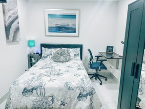 1 slaapkamer, een strijkplank/strijkijzer, gratis wifi, beddengoed