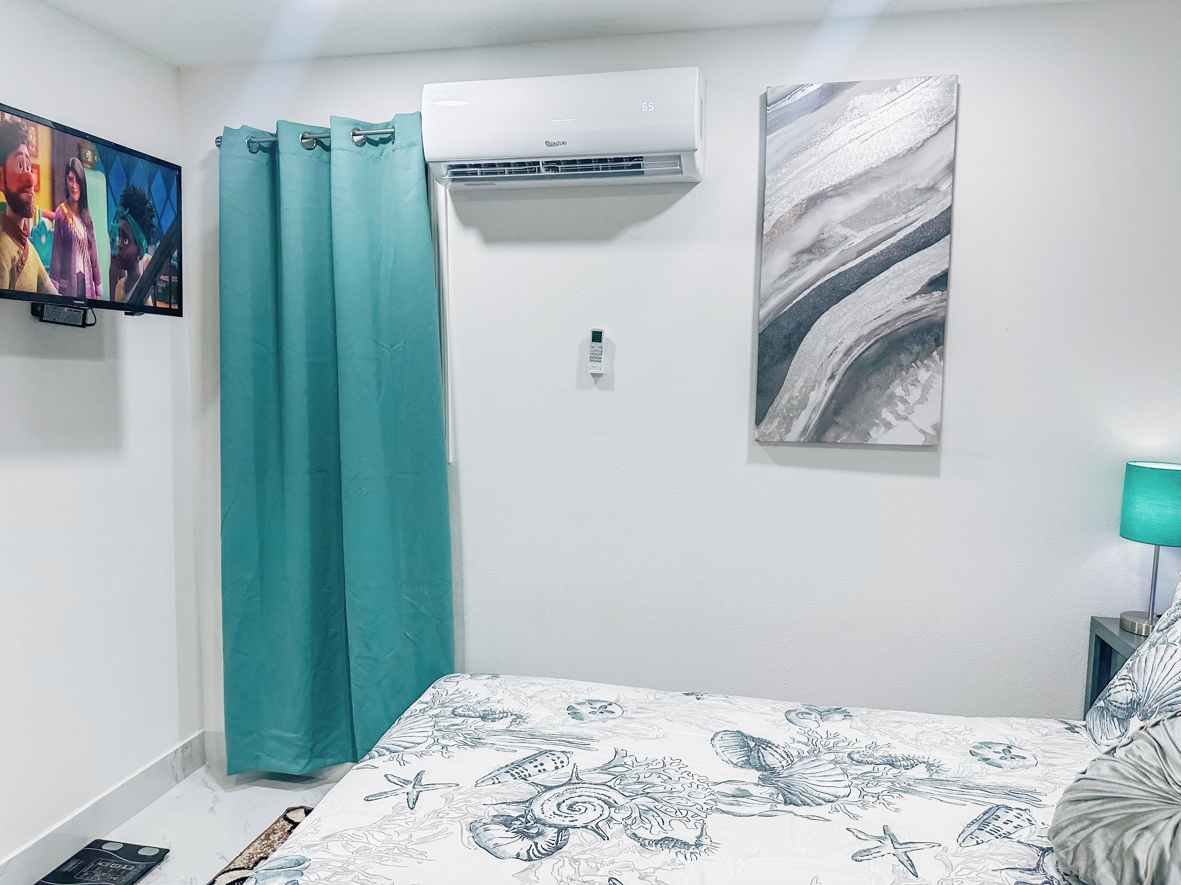 1 habitación, tabla de planchar con plancha, wifi gratis y ropa de cama 