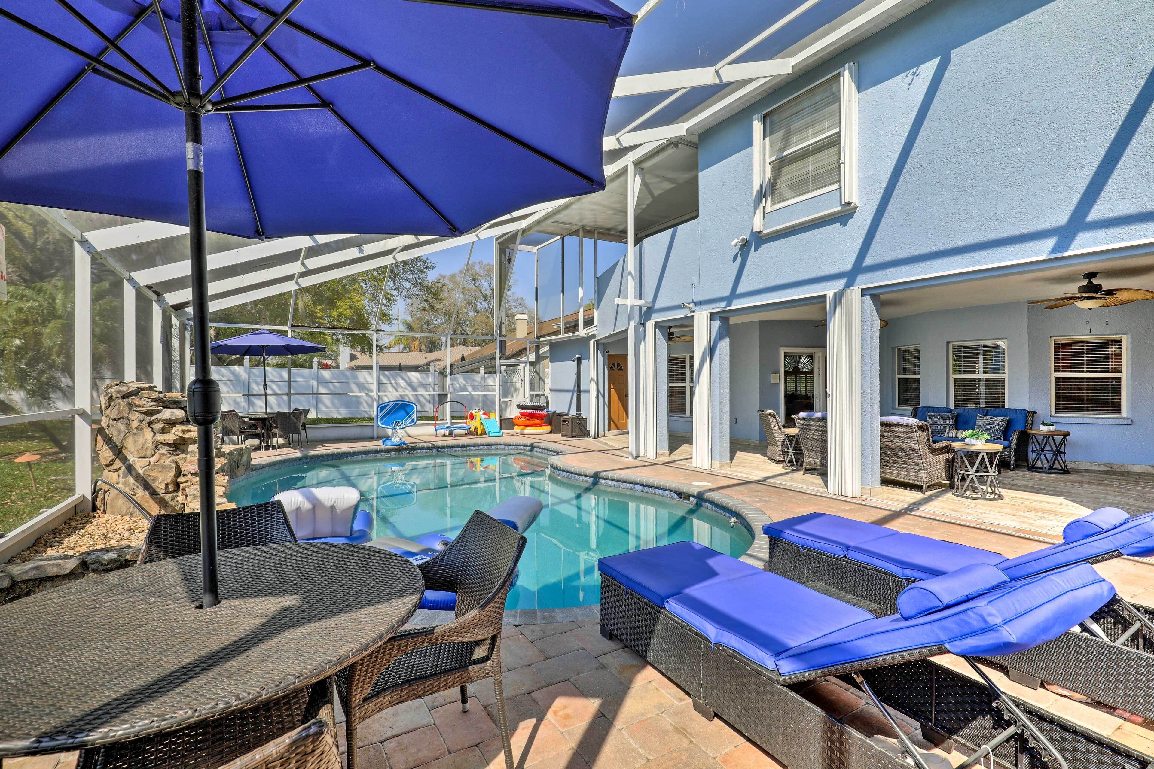 Amazing Villa with Heated Pool, Theatre, Gym, Bar, GameRoom, Office, Bar & More