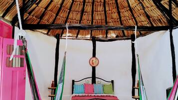 1 bedroom, desk, free WiFi, bed sheets