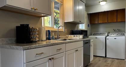 3B/1BA <1mi from Hospital w/ Self Check-in + Laundry