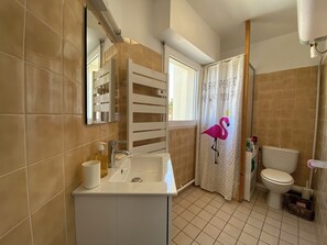 Dusche, Haartrockner, Handtücher, Seife