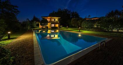 Villa dei Salici con Piscina by Wonderful Italy