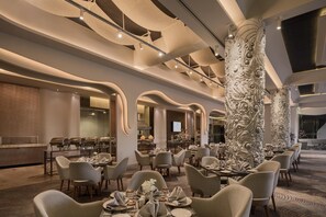 Restaurant - Crowne Plaza Alexandria Mirage by IHG (Alexandria)