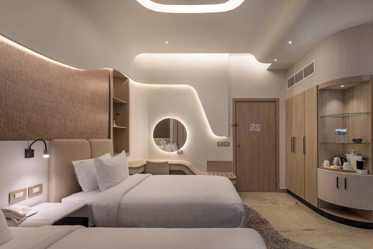 Habitación Premium, 2 camas individuales, vista a la alberca (Sofa Bed) | 1 habitación, minibar, wifi gratis y ropa de cama