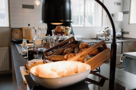 Desayuno buffet diario (EUR 14.95 por persona)