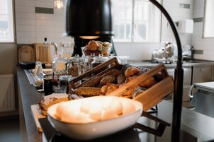 Desayuno buffet diario (EUR 14.95 por persona)