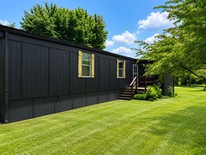 Exterior - Cozy basecamp minutes from waterfalls, hiking and climbing (Sequatchie)