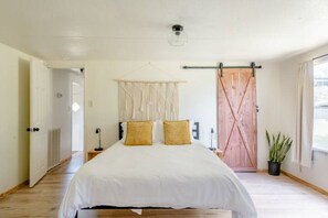 3 bedrooms, WiFi, bed sheets