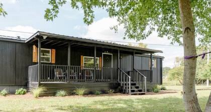 Cozy basecamp minutes from waterfalls, hiking and climbing