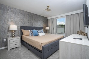 3 Schlafzimmer, Schreibtisch, Bügeleisen/Bügelbrett, Reisekinderbett