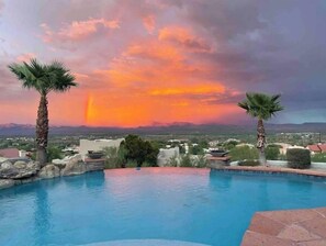 A heated pool - 100 Mile Views! Resort Style Family Perfect Home (Fountain Hills)