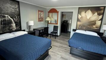 Habitación doble, 2 camas matrimoniales, para no fumadores | 1 habitación, camas con efecto memoria, muebles diferentes y escritorio