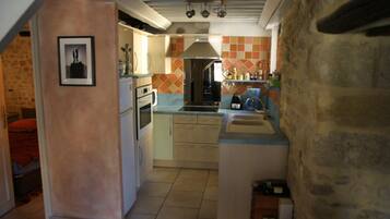 Batterie de cuisine, vaisselle et ustensiles